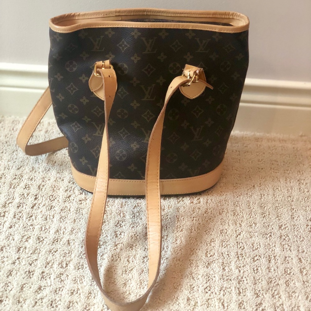 Louis Vuitton Petite Bucket Bag